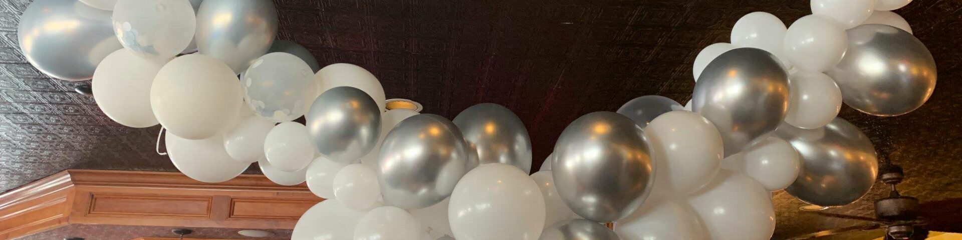 Decoration with balloons